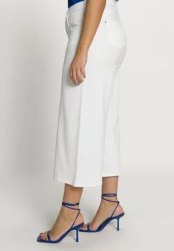 Ulla Popken Jeansy Dzwony - Schneeweiß -Ulla Popken 02de2729f3f940f9ad4dd7ac18f901a9