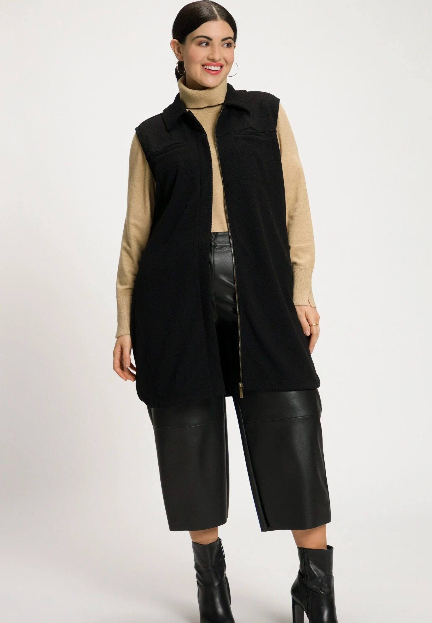 Ulla Popken SWEATWESTE, STRUKTUR, HEMDKRAGEN, ÄRMELLOS - Kamizelka - Schwarz 4 Ulla Popken SWEATWESTE, STRUKTUR, HEMDKRAGEN, ÄRMELLOS - Kamizelka - Schwarz - obrazek 2