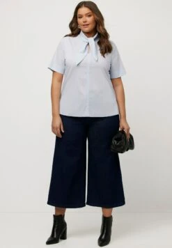 Ulla Popken V-HALS KORTE MOUWEN - Bluzka - Lichtblauw -Ulla Popken 14b7098e82884bea9cdcd9fc066cbec6