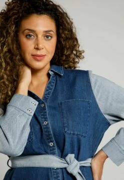 Ulla Popken Sukienka Jeansowa - Watervalblauw -Ulla Popken 1b4334091e254573a45bedba32457010