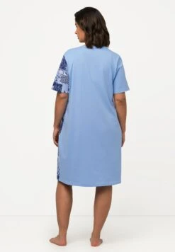 Ulla Popken PATCH PRINT STYLE - Koszula Nocna - Ice Blue -Ulla Popken 21e9c87e0fa84581b69e5a735f77e7be