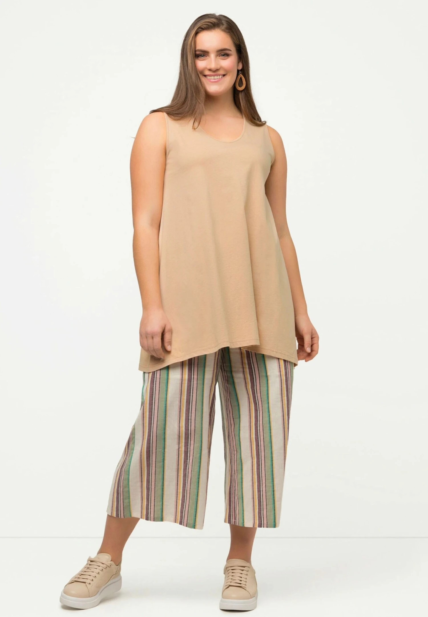 Ulla Popken A-LINIE V-AUSSCHNITT ÄRMELLOS - Top - Beige 4 Ulla Popken A-LINIE V-AUSSCHNITT ÄRMELLOS - Top - Beige - obrazek 2