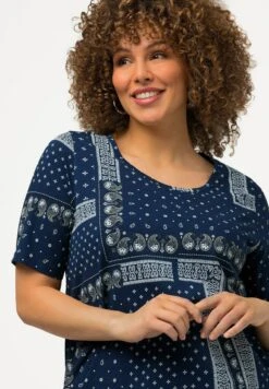 Ulla Popken VINTAGE LIGNE A COL ROND ET MANCHES COURTES - T-shirt Z Nadrukiem - Bleu Foncé -Ulla Popken 2fecbb4163c04363ba5dbe61cca2406c