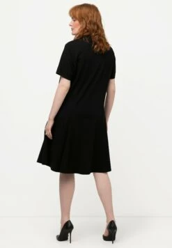 Ulla Popken MIDI À COL CHEMISE ET MANCHES COURTES. POINT DE ROME - Sukienka Z Dżerseju - Noir 9 Ulla Popken MIDI À COL CHEMISE ET MANCHES COURTES. POINT DE ROME - Sukienka Z Dżerseju - Noir -Ulla Popken 334e6802b8f64540b3a8db02dfd1c9ca