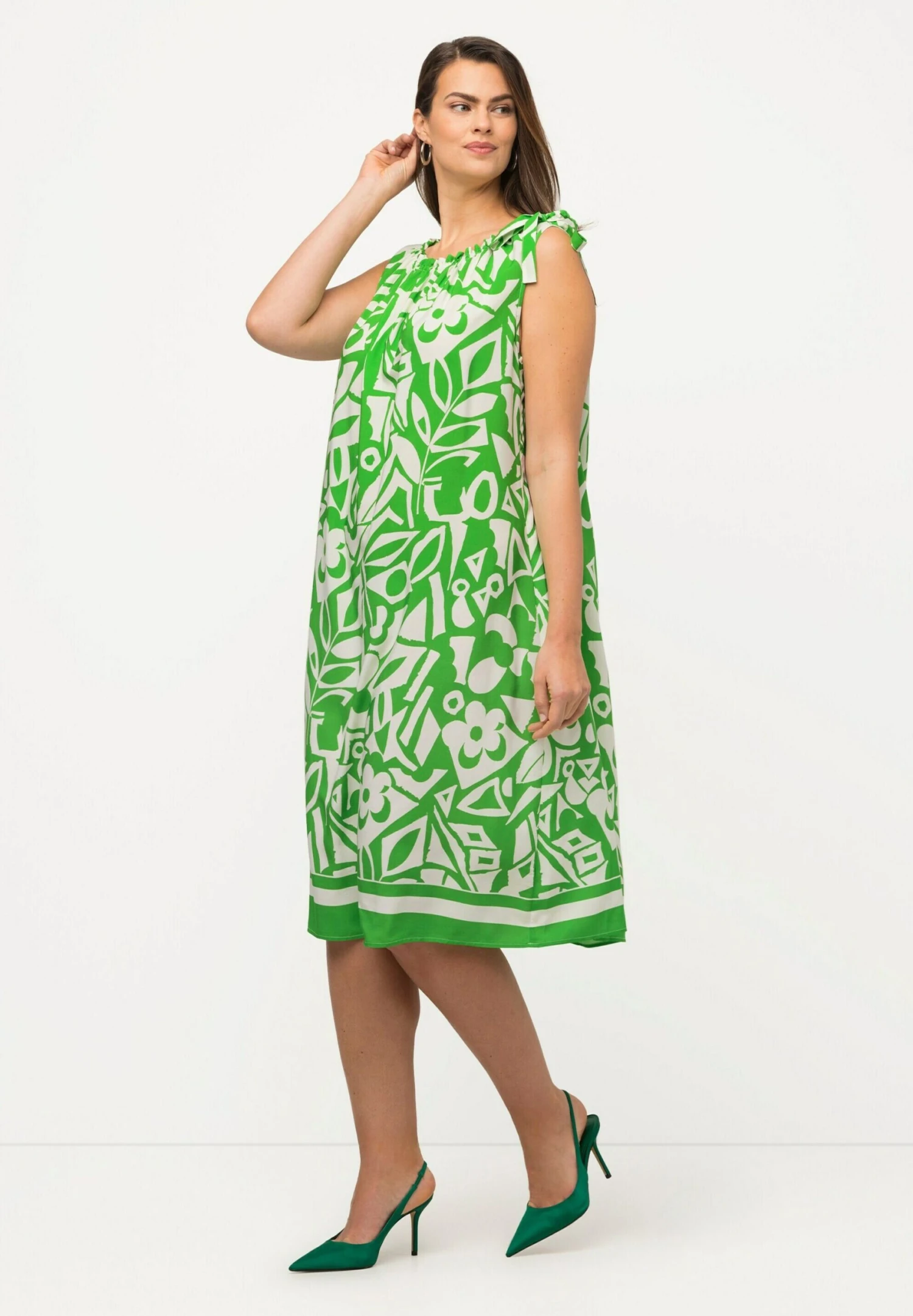 Ulla Popken ABSTRACT PRINT - Sukienka Letnia - Apple Green 4 Ulla Popken ABSTRACT PRINT - Sukienka Letnia - Apple Green - obrazek 2
