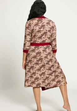 Ulla Popken À MOTIFS FORME OUVERTE MANCHES LONGUES - Szlafrok - Sable -Ulla Popken 355291476ce643eda71f2bd8c5170a57