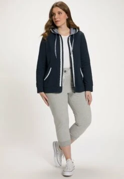 Ulla Popken Bluza Rozpinana - Bleu Marine -Ulla Popken 366eb1a8b9bb47a38d0a9b0b99283950