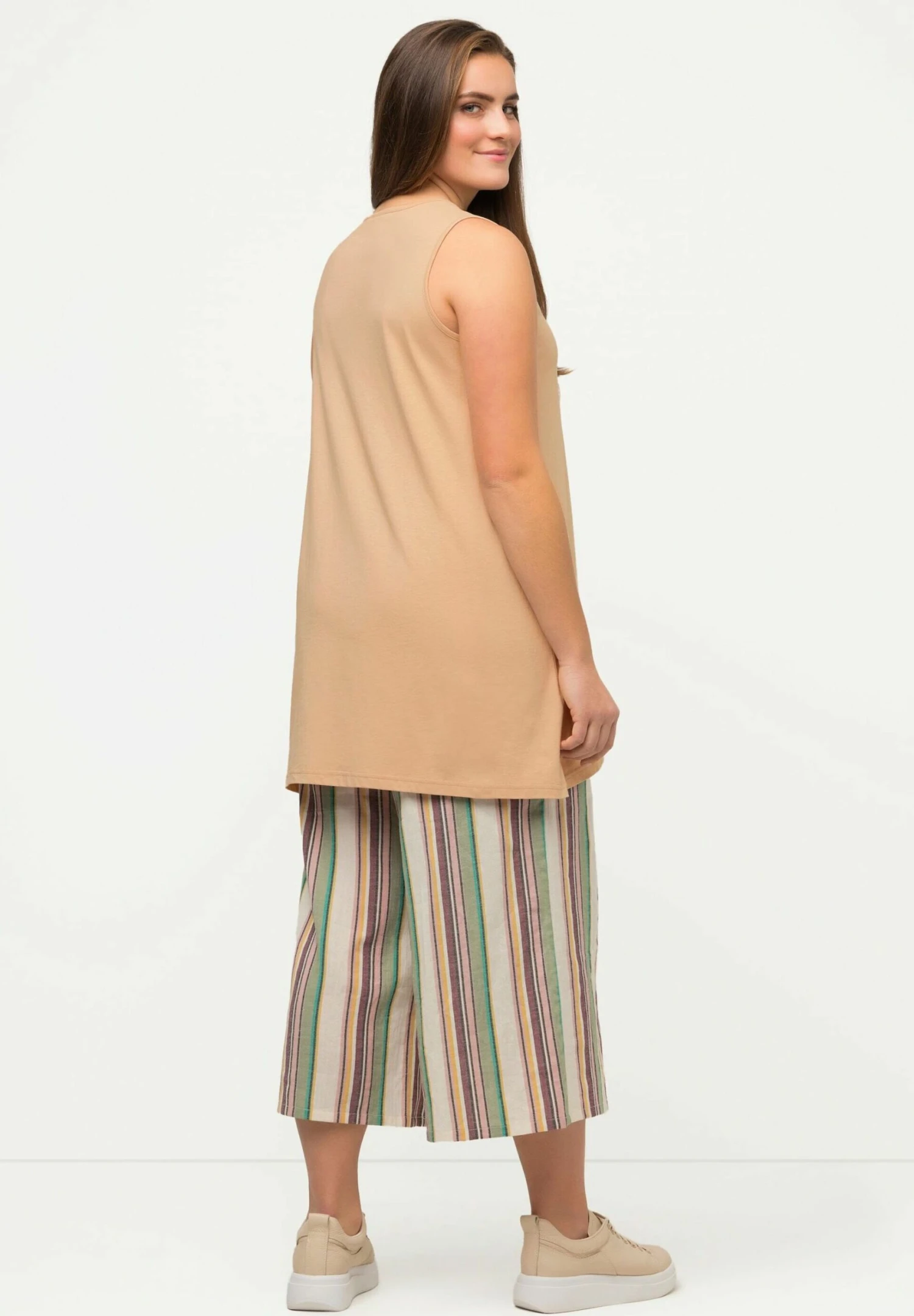 Ulla Popken A-LINIE V-AUSSCHNITT ÄRMELLOS - Top - Beige 5 Ulla Popken A-LINIE V-AUSSCHNITT ÄRMELLOS - Top - Beige - obrazek 3