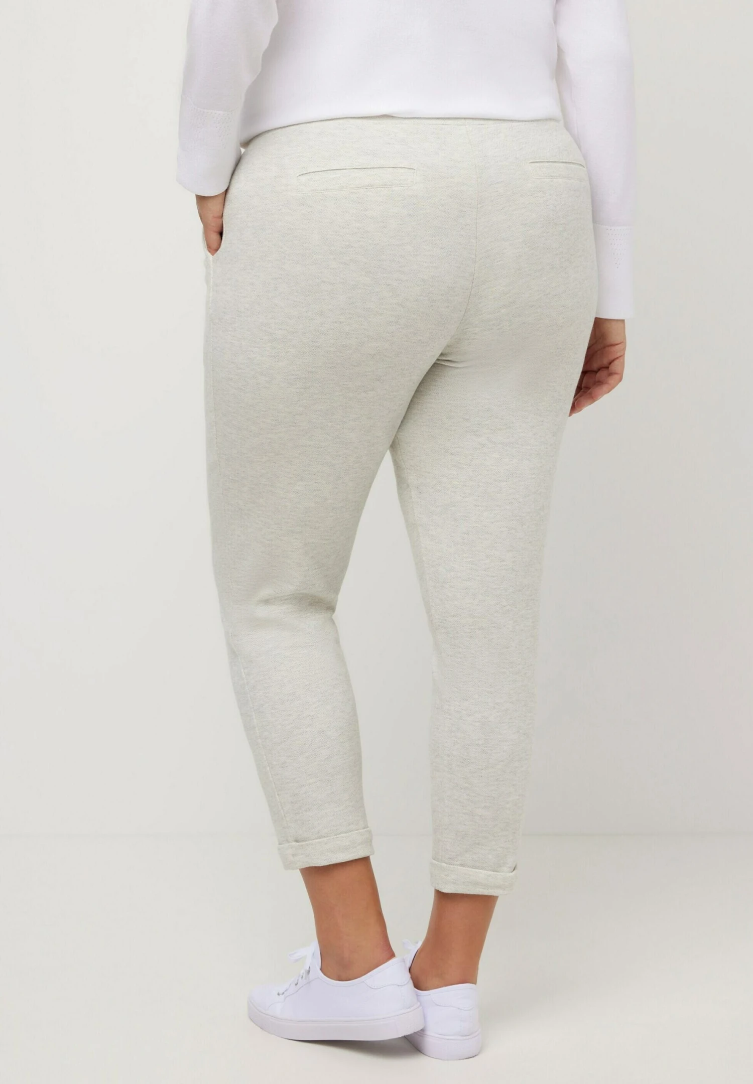 Ulla Popken VISGRAATDESSIN, BIES, ELASTISCHE BAND - Spodnie Treningowe - Lichtgrijs Mélange 4 Ulla Popken VISGRAATDESSIN, BIES, ELASTISCHE BAND - Spodnie Treningowe - Lichtgrijs Mélange - obrazek 2