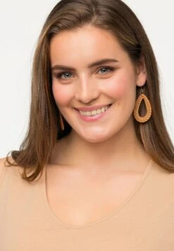 Ulla Popken A-LINIE V-AUSSCHNITT ÄRMELLOS - Top - Beige 10 Ulla Popken A-LINIE V-AUSSCHNITT ÄRMELLOS - Top - Beige -Ulla Popken 48766ae211f1488d87f59d5bc87cedf7