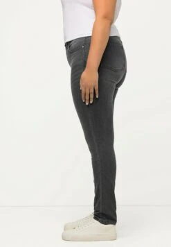 Ulla Popken GROSSE GRÖSSEN SARAH, 5-POCKET, HIG - Jeansy Slim Fit - Grey Denim 11 Ulla Popken GROSSE GRÖSSEN SARAH, 5-POCKET, HIG - Jeansy Slim Fit - Grey Denim -Ulla Popken 4ee4c32409624f7c92fb8ad9516d73c7