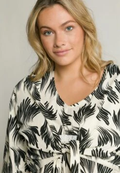 Ulla Popken Kurtka Wiosenna - Offwhite -Ulla Popken 50d81a660da649328fcc3668a298a49a