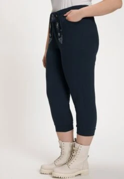 Ulla Popken Spodnie Treningowe - Marine -Ulla Popken 51a3513626c84dbcbda84561f12ef075