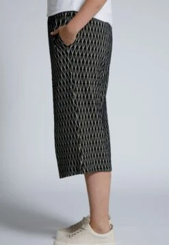 Ulla Popken Szorty - Schwarz 8 Ulla Popken Szorty - Schwarz -Ulla Popken 596e2c3fc9124df9bd3244434d7ed79f