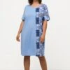 Ulla Popken PATCH PRINT STYLE - Koszula Nocna - Ice Blue -Ulla Popken 6f8a5ee9be194c4c9727b807aefa0532