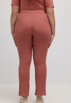 Ulla Popken Spodnie Materiałowe - Rouge -Ulla Popken 75d9bd27904345769a02ab86d936ad21