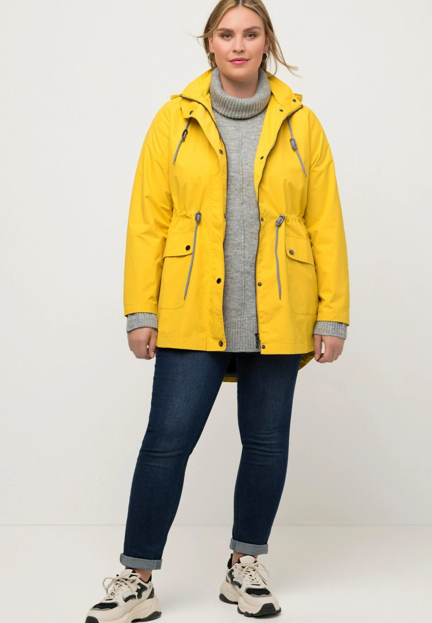 Ulla Popken Kurtka Przeciwdeszczowa - Messing 4 Ulla Popken Kurtka Przeciwdeszczowa - Messing - obrazek 2