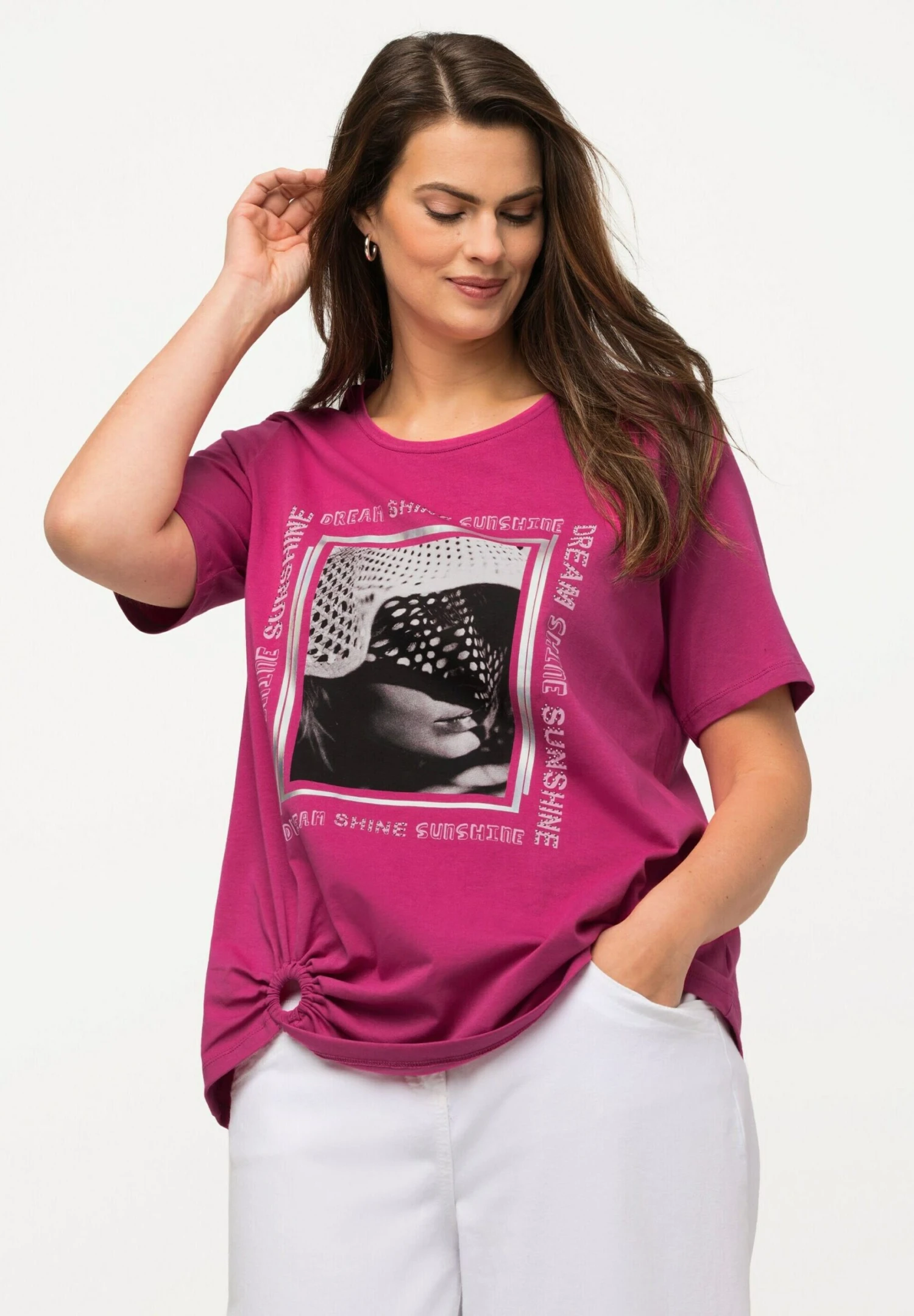 Ulla Popken T-shirt Z Nadrukiem - Rose Vif 6 Ulla Popken T-shirt Z Nadrukiem - Rose Vif - obrazek 4