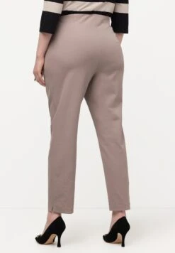 Ulla Popken PIPING DETAIL - Spodnie Materiałowe - Pebble Gray -Ulla Popken 9022bba7f6044a7286534fa654bff6b8