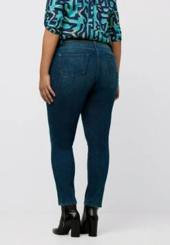 Ulla Popken SARAH - Jeansy Slim Fit - Blue Denim -Ulla Popken 92e439edd7b74b279a20e9376b4f30c4