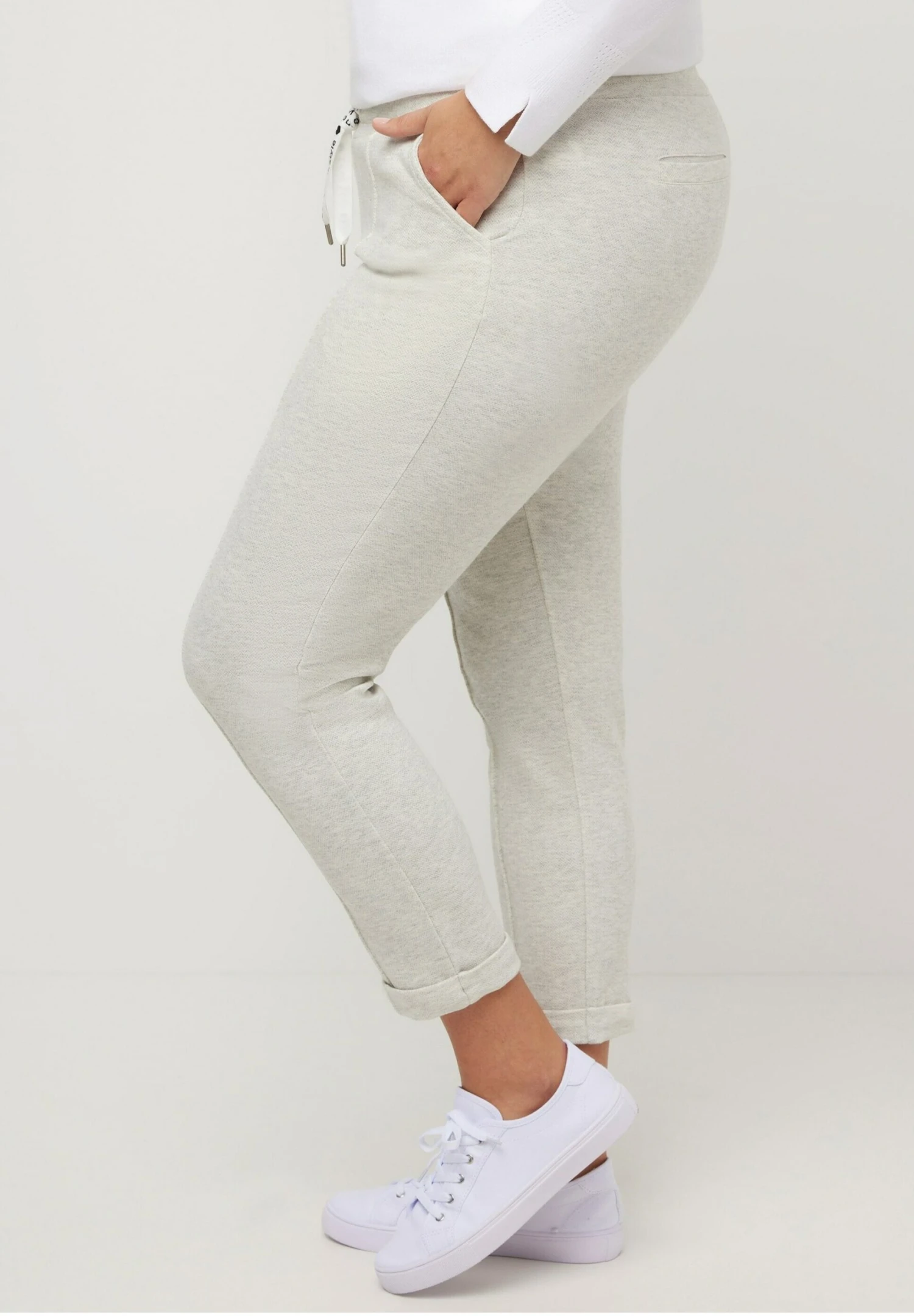 Ulla Popken VISGRAATDESSIN, BIES, ELASTISCHE BAND - Spodnie Treningowe - Lichtgrijs Mélange 6 Ulla Popken VISGRAATDESSIN, BIES, ELASTISCHE BAND - Spodnie Treningowe - Lichtgrijs Mélange - obrazek 4