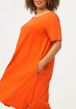 Ulla Popken A-LIJN RONDE HALS KORTE MOUWEN ZAKKEN - Sukienka Z Dżerseju - Mandarijn -Ulla Popken 9b61e44ac93844f2bb6ac01fd7cd13cf