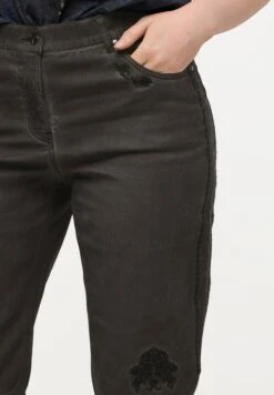 Ulla Popken TRACHTEN-BERMUDA MANDY USED-LOOK - Szorty Jeansowe - Schwarz -Ulla Popken 9cca4fa7212246a9b4e77766764d743d