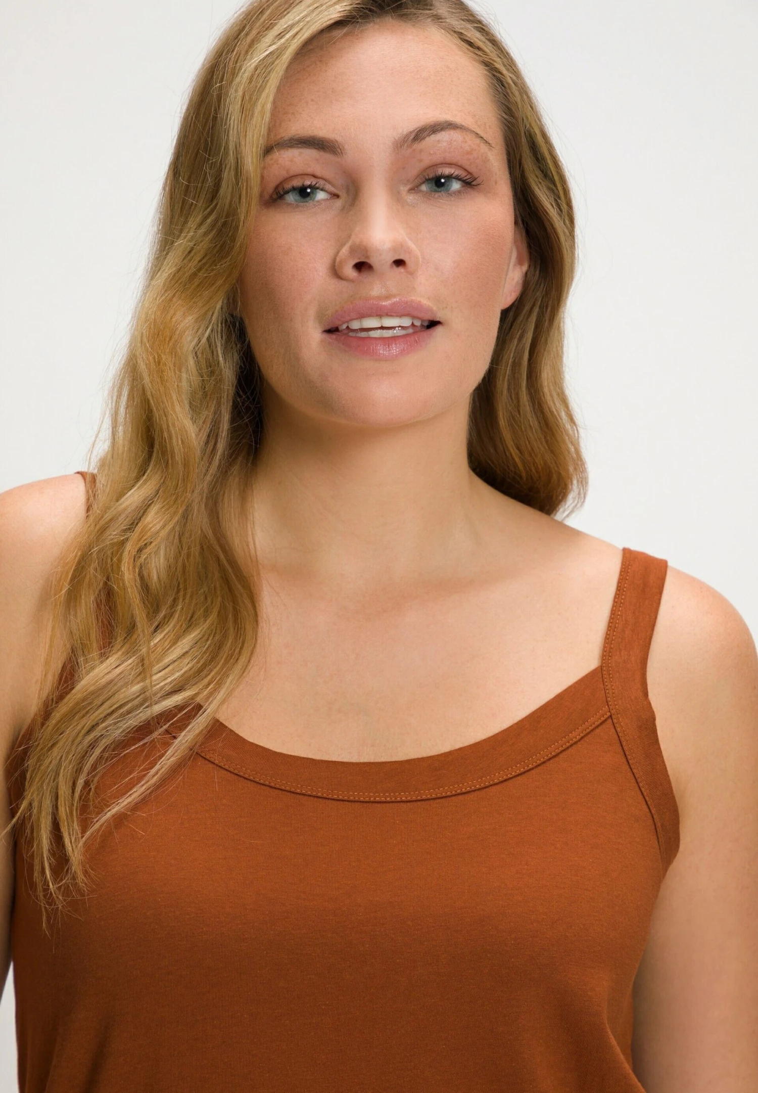 Ulla Popken Podkoszulki - Tabak 5 Ulla Popken Podkoszulki - Tabak - obrazek 3