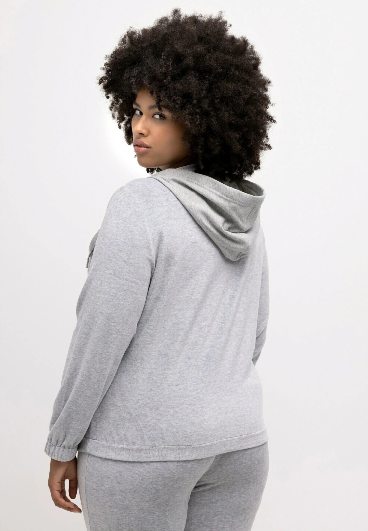 Ulla Popken LOUNGEWEAR KAPUZE - Bluza Rozpinana - Hellgrau Mélange 4 Ulla Popken LOUNGEWEAR KAPUZE - Bluza Rozpinana - Hellgrau Mélange - obrazek 2