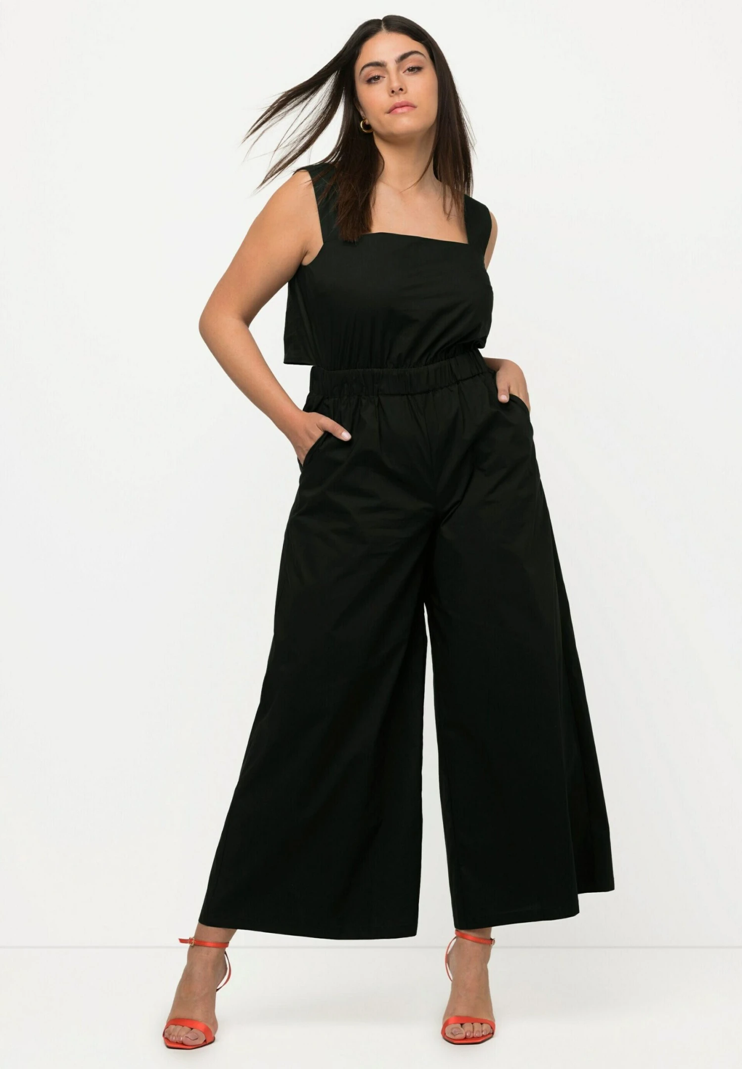 Ulla Popken MARY RÜCKEN-CUT-OUT BEIN PAPER-TOUCH - Kombinezon - Schwarz 4 Ulla Popken MARY RÜCKEN-CUT-OUT BEIN PAPER-TOUCH - Kombinezon - Schwarz - obrazek 2