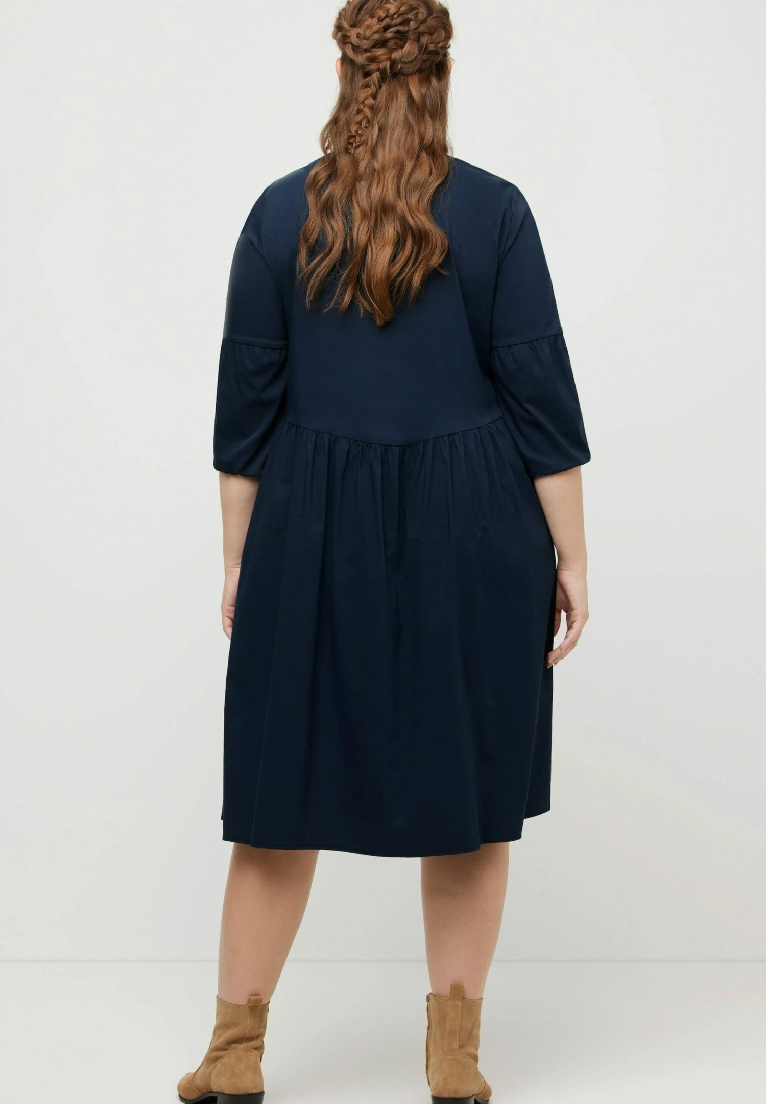 Ulla Popken COL MONTANT MANCHES 3/4 - Sukienka Koszulowa - Marine 5 Ulla Popken COL MONTANT MANCHES 3/4 - Sukienka Koszulowa - Marine - obrazek 3