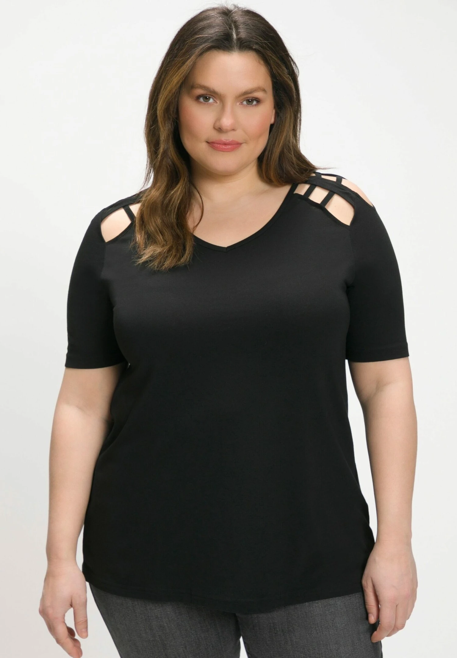 Ulla Popken AUSSCHNITTE A-LINIE V-AUSSCHNITT HALBARM - T-shirt Z Nadrukiem - Schwarz 3 Ulla Popken AUSSCHNITTE A-LINIE V-AUSSCHNITT HALBARM - T-shirt Z Nadrukiem - Schwarz