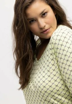 Ulla Popken Bluzka Z Długim Rękawem - Lime Green Multi 8 Ulla Popken Bluzka Z Długim Rękawem - Lime Green Multi -Ulla Popken c9599c7130d44a819f06dd604381fe1b