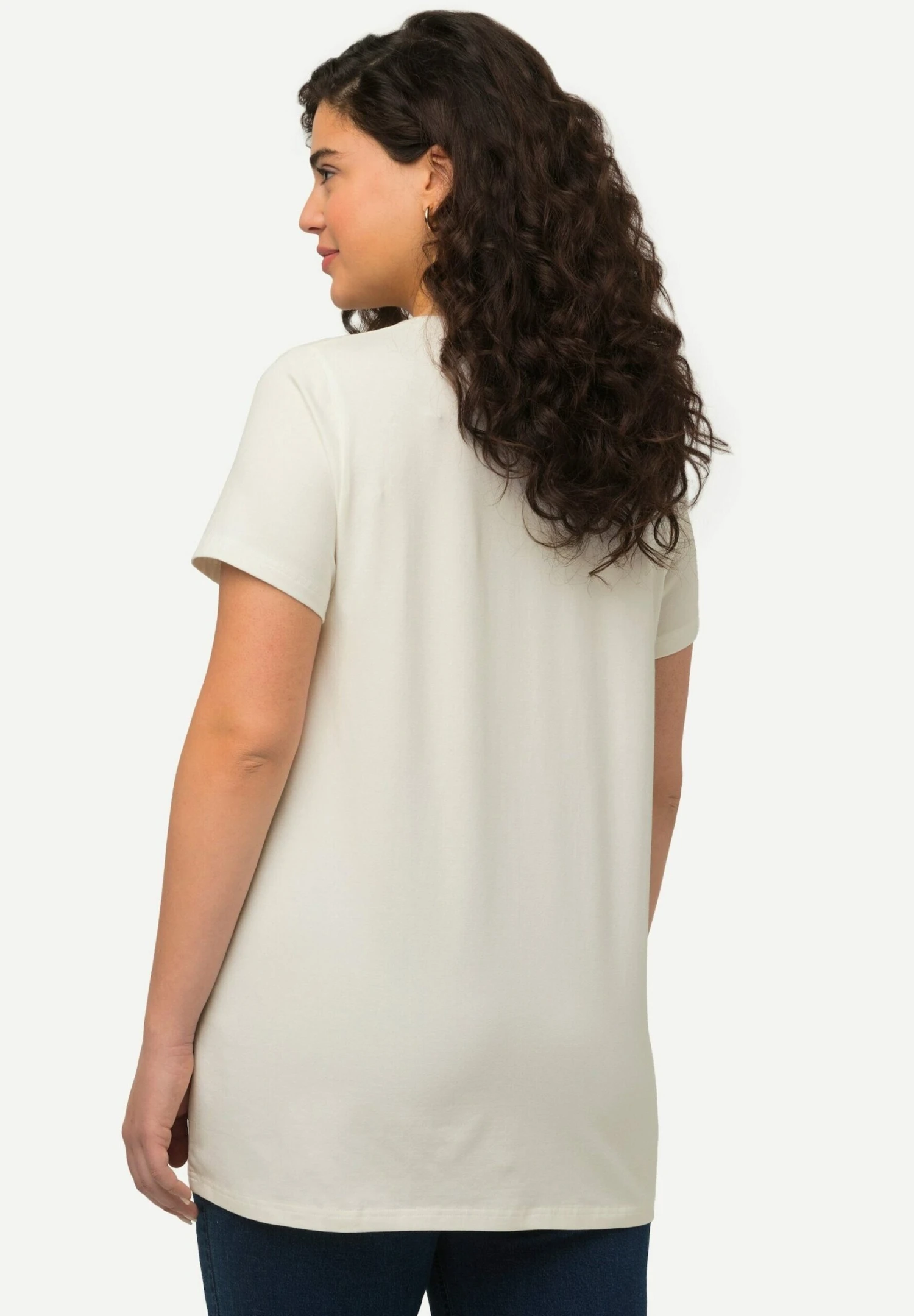 Ulla Popken À COL V ET MANCHES COURTES - T-shirt Z Nadrukiem - Blanc Cassé 4 Ulla Popken À COL V ET MANCHES COURTES - T-shirt Z Nadrukiem - Blanc Cassé - obrazek 2