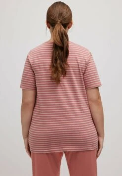 Ulla Popken STRIPE ROUND NECK SHORT SLEEVE - Koszulka Do Spania - Pink Multi Stripe -Ulla Popken e7fa97bc9c10443eb2fba6083e96999a