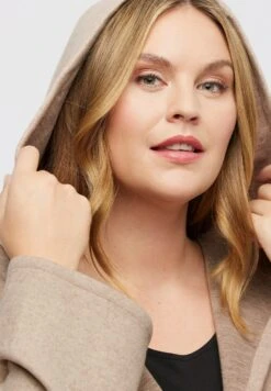 Ulla Popken KAPUZE HAKENVERSCHLUSS - Klasyczny Płaszcz - Walnuss -Ulla Popken e94346a8a03445308d7bd06a1d82e38b