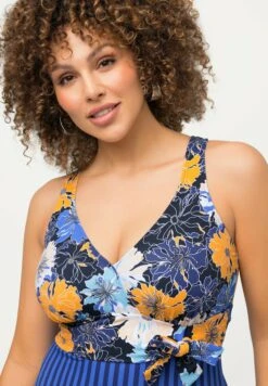 Ulla Popken À BONNETS SOUPLES SEMBLANT SE NOUER SUR LA NUQU - Kostium Kąpielowy - Bleu/violet 10 Ulla Popken À BONNETS SOUPLES SEMBLANT SE NOUER SUR LA NUQU - Kostium Kąpielowy - Bleu/violet -Ulla Popken f21ab1b1b7c842ada384a967f01b9689