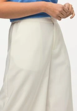 Ulla Popken Szorty - Blanc Neige -Ulla Popken fafe2ece30154945986f7d3ca1b9af6c